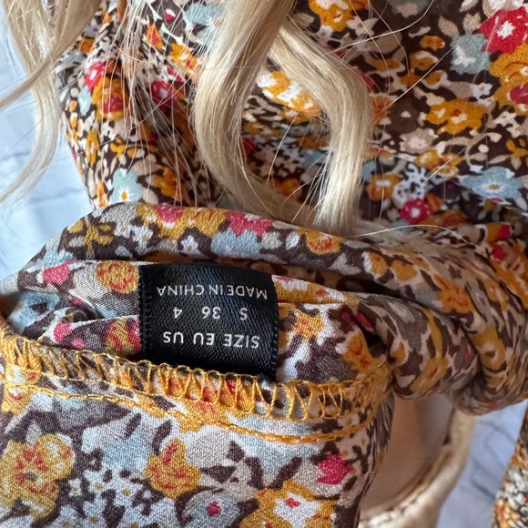 Two Spring Blouses - Picture 6 of 6